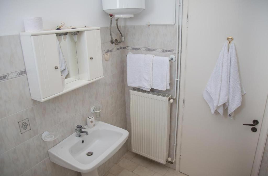 Apartments Margarita Kaizer Bridge 아킬레이온 외부 사진